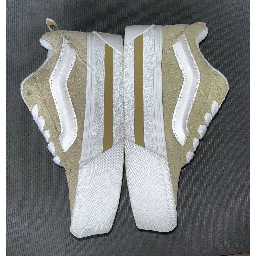 VANS Platform SuedeLow Top Sneakers Beige/White  7.5 Women/ 6 Men